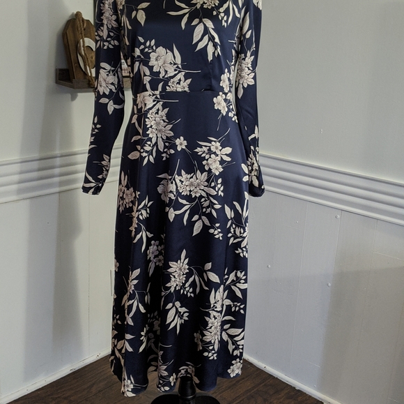 **SOLD**Vince Camuto Dress - Picture 3 of 3